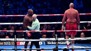 Fury stops Chisora to retain WBC heavyweight title