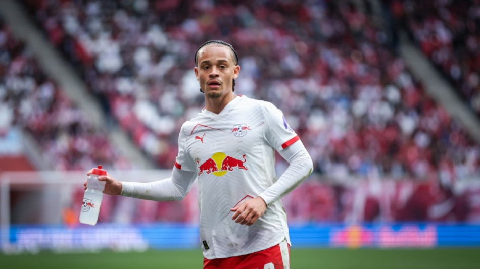 Spurs sign Dutch midfielder Simons in boost for new boss Frank