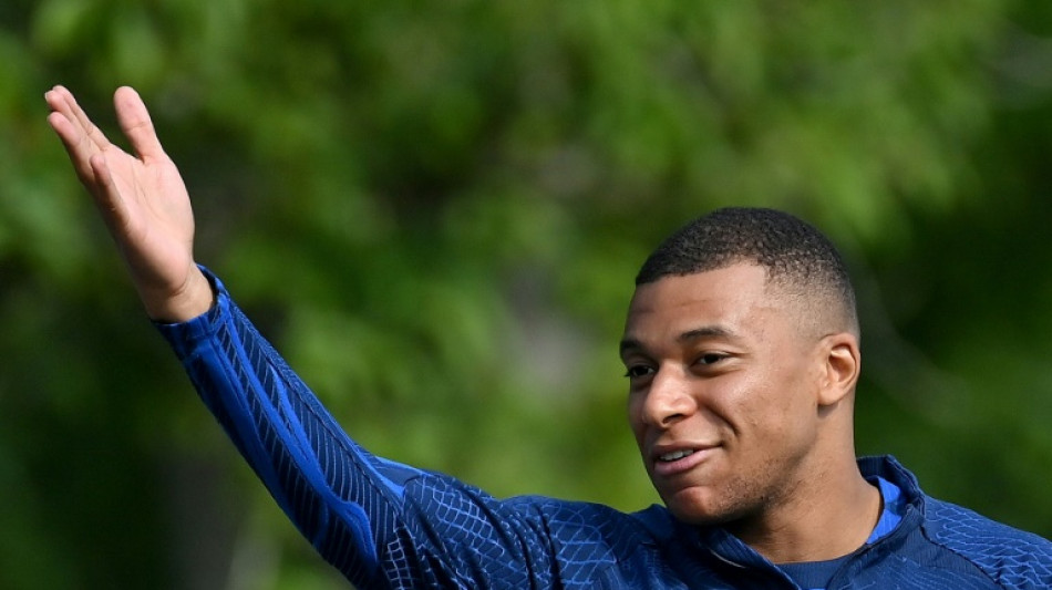 Foot: Mbapp&eacute; n'a jamais discut&eacute; d'une prolongation de contrat avec le PSG