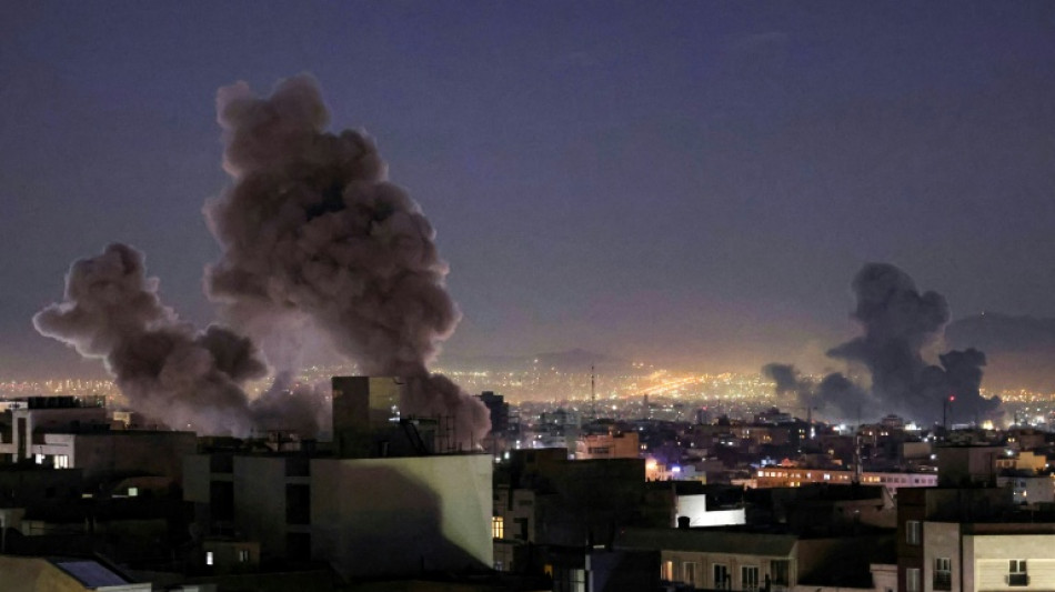 Postos de controle, bombardeios e esperan&ccedil;a: o cotidiano em Teer&atilde; sob a guerra