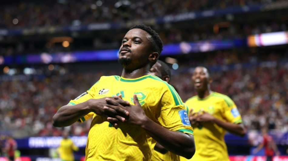 South Africa hold Czechs, keep World Cup knockout dream alive