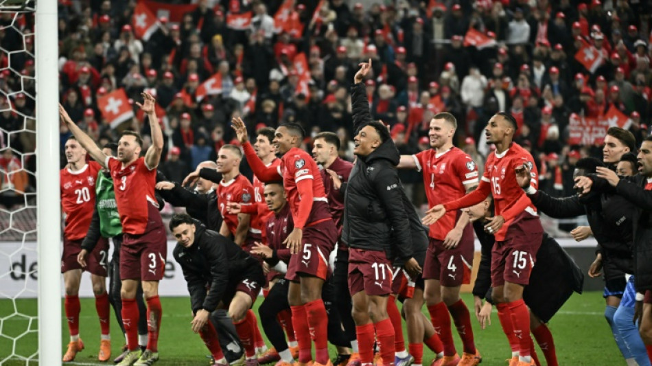 Su&iacute;&ccedil;a fica perto de vaga na Copa; Kosovo se garante pelo menos na repescagem