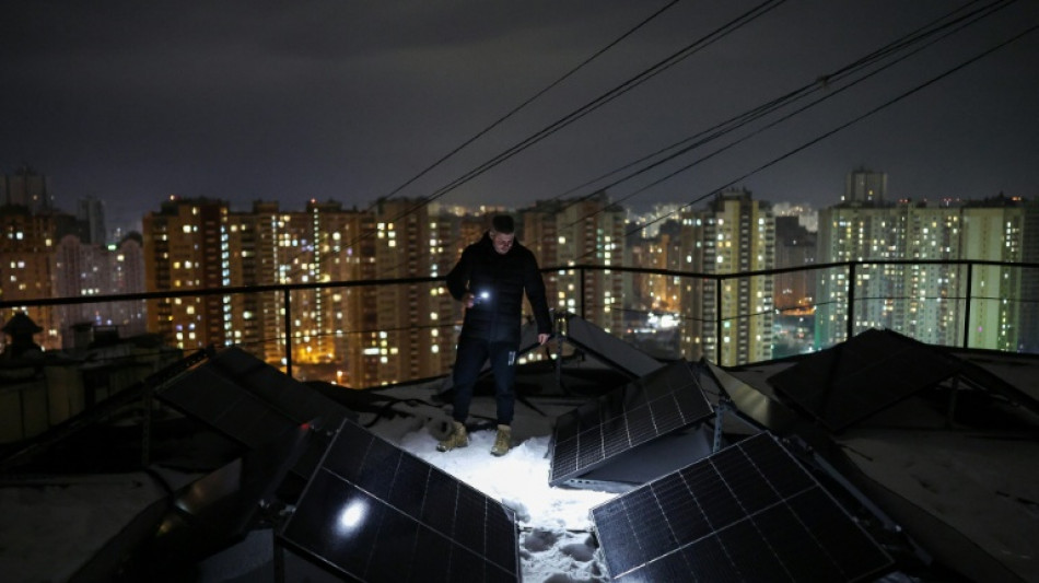 Moradores de Kiev se organizam para sobreviver aos apag&otilde;es de energia