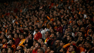 Foot: bouchons d'oreille et antalgiques, plongée dans "l'enfer d'Istanbul"