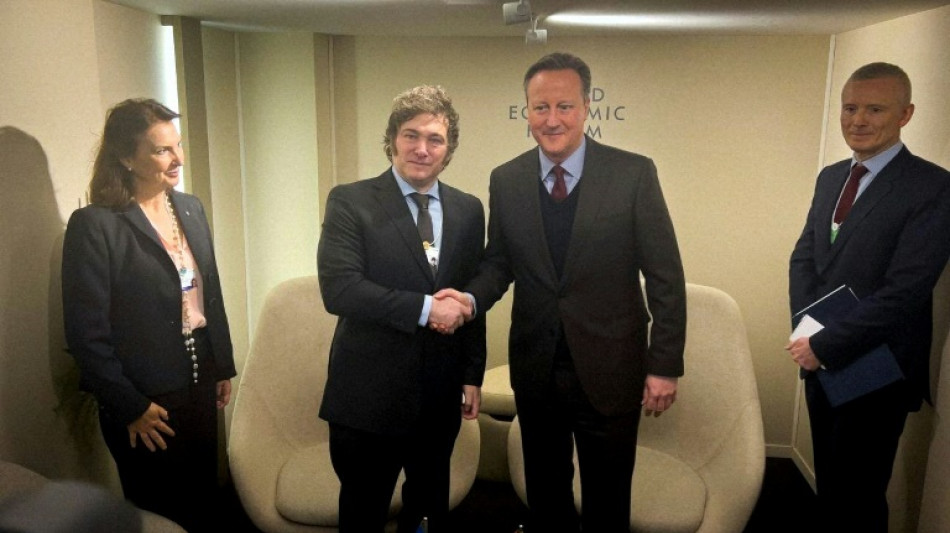 Cameron visita Malvinas y espera que el territorio quiera ser brit&aacute;nico "para siempre"