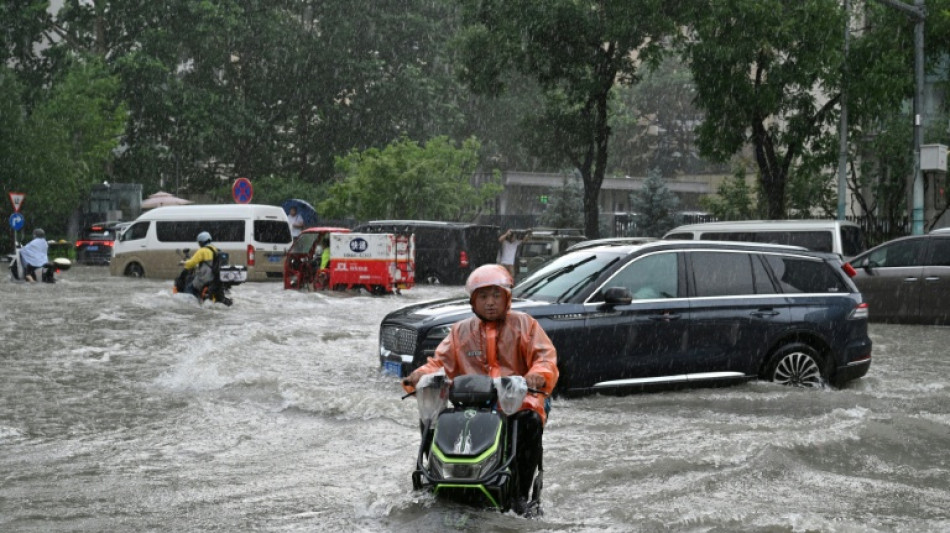 Inondations en Chine : les secours en qu&ecirc;te de sinistr&eacute;s, un super-typhon menace