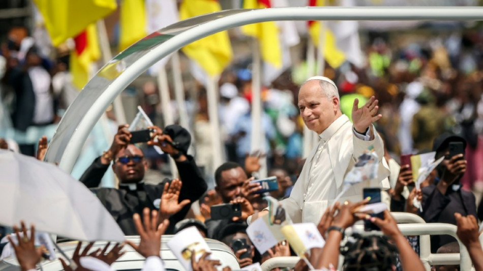 Papst ruft vor mehr als 120.000 Gl&auml;ubigen in Kamerun zum Frieden auf