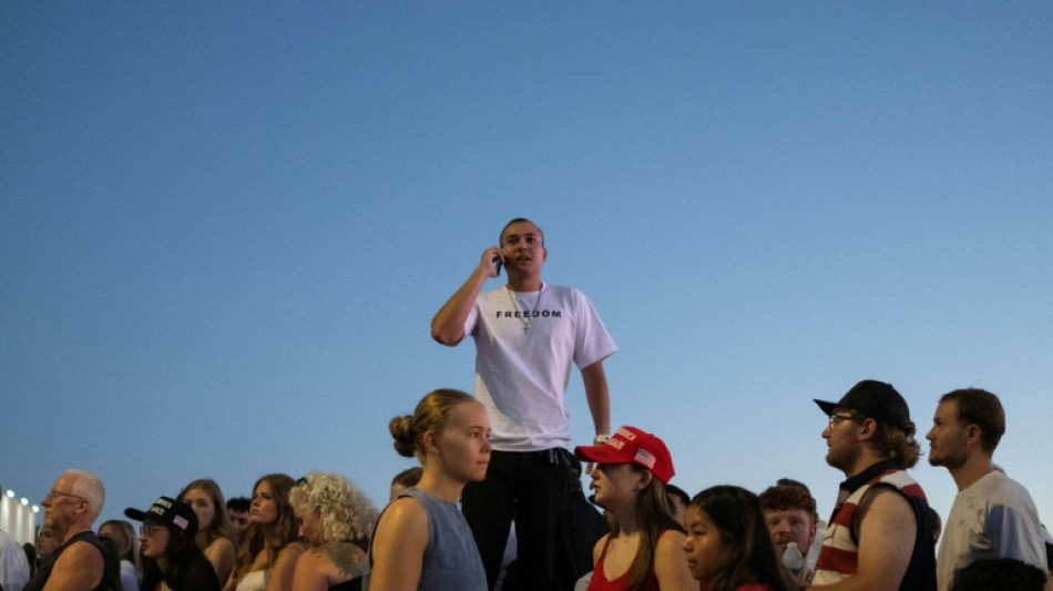 La galaxie trumpiste se retrouve pour l'hommage à Charlie Kirk en Arizona