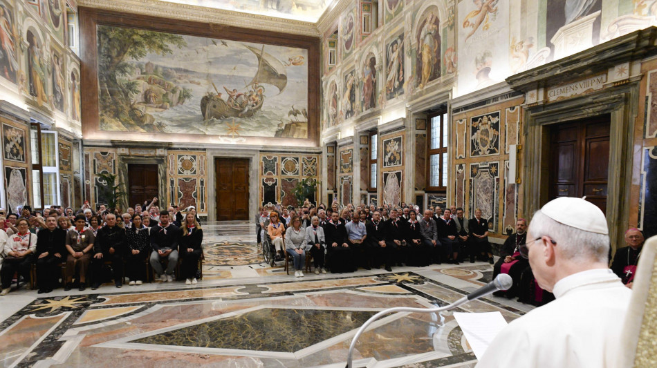 Il Papa, "l'usura &egrave; un peccato grave, rende schiave le persone"