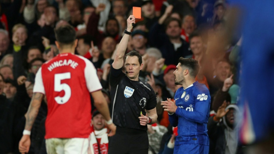Chelsea boss Rosenior warns players over discipline