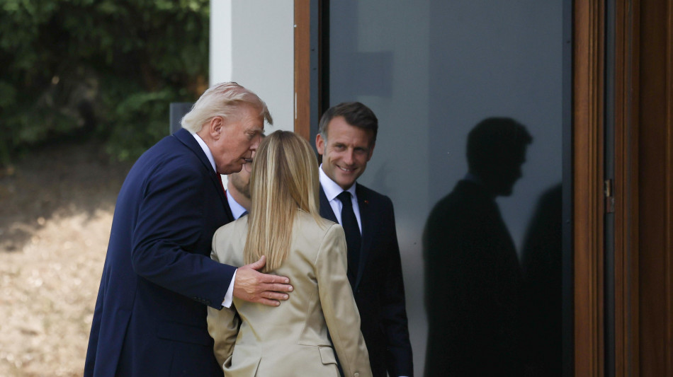 Trump, 'Meloni mi ha implorato di fare una foto con lei, mi ha fatto pena'