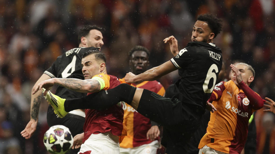 Juve: insulti razzisti sui social a Kelly, 'non lo accetto
