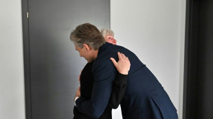 Bielorrusia libera a 52 prisioneros políticos, incluido Mikola Statkevitch