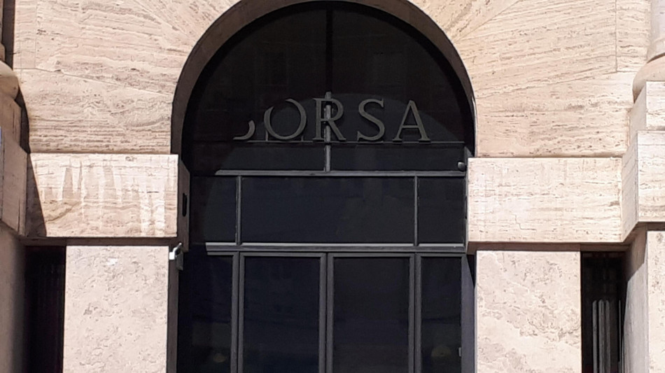 Borsa: Milano apre in rialzo (+0,36%), tonfo Azimut