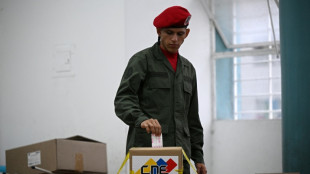 Venezuela celebra elecciones sin oposición con miras a fortalecer a Maduro