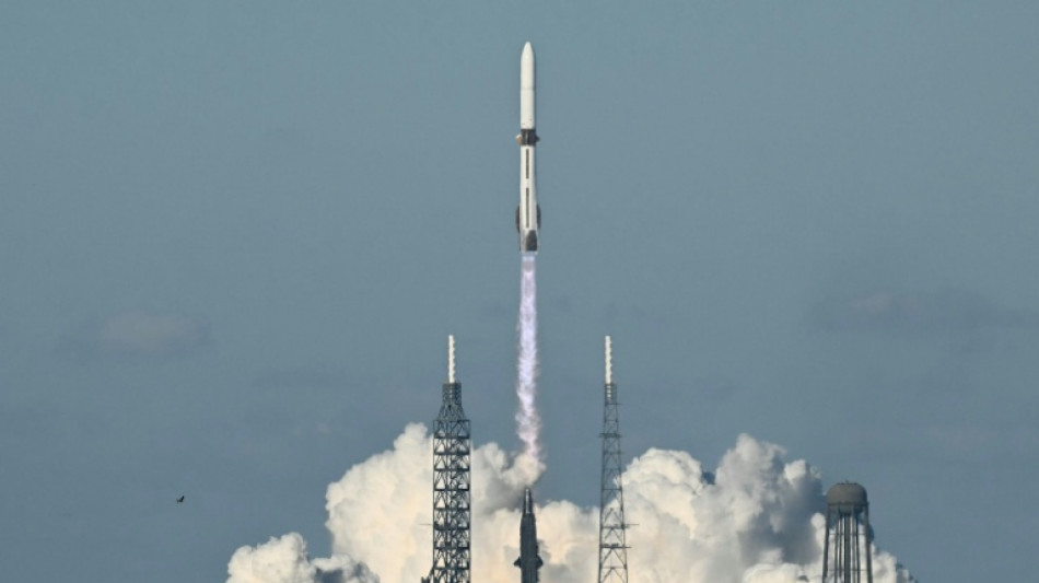 L'entreprise spatiale de Bezos parvient &agrave; r&eacute;cup&eacute;rer le propulseur de sa grande fus&eacute;e, une prouesse