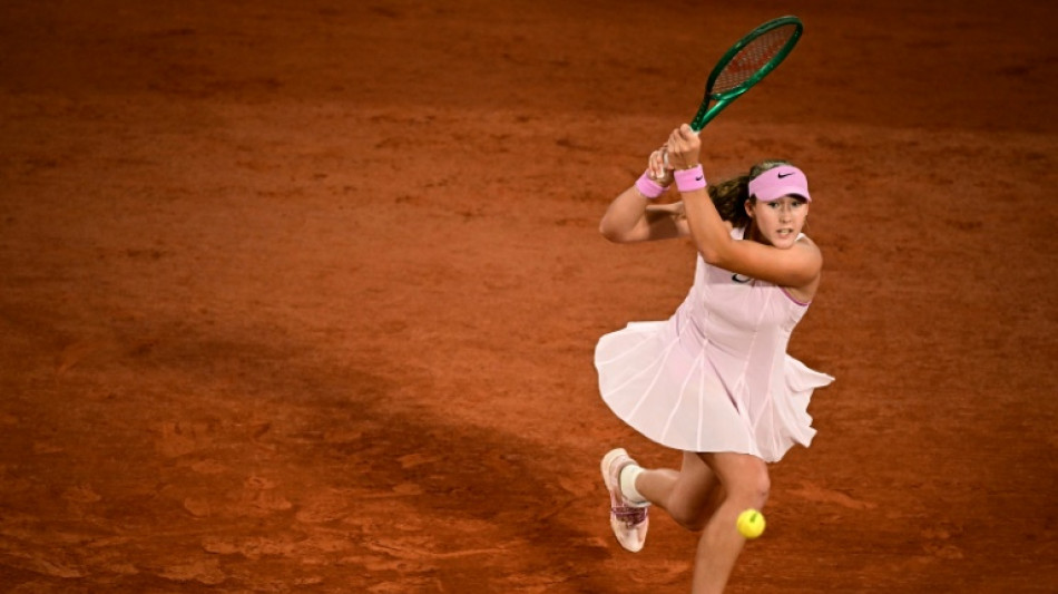'In the zone' Andreeva romps into French Open semis