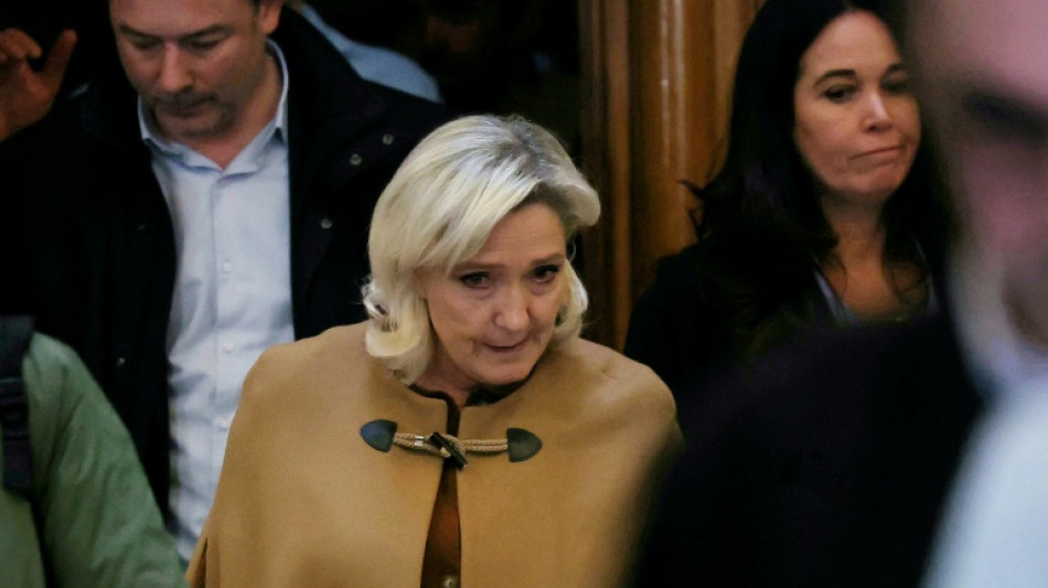 Proc&egrave;s RN: l'accusation d&eacute;nonce la "strat&eacute;gie de d&eacute;l&eacute;gitimation" et va requ&eacute;rir des peines d'in&eacute;ligibilit&eacute;