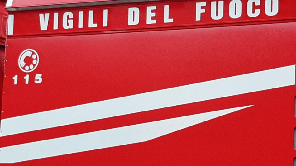 Incendio in una casa, morti 98enne e badante 44enne