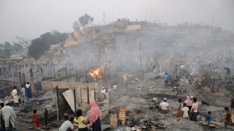 Bangladesh: 12.000 sans abri apr&egrave;s un incendie dans un camp de r&eacute;fugi&eacute;s rohingya