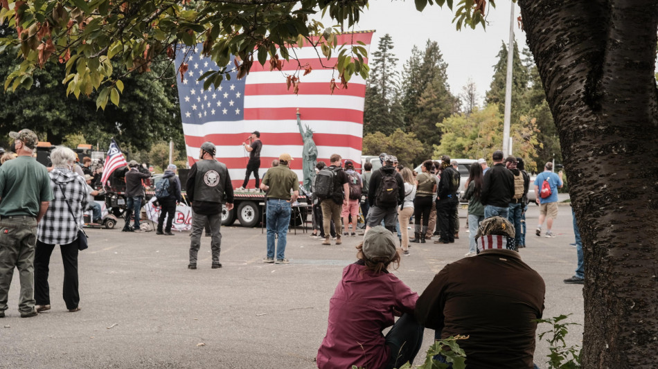 Giudice blocca invio guardia nazionale Trump a Portland
