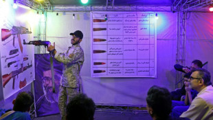 Los civiles iran&iacute;es aprenden a manejar armas para defenderse de EEUU 