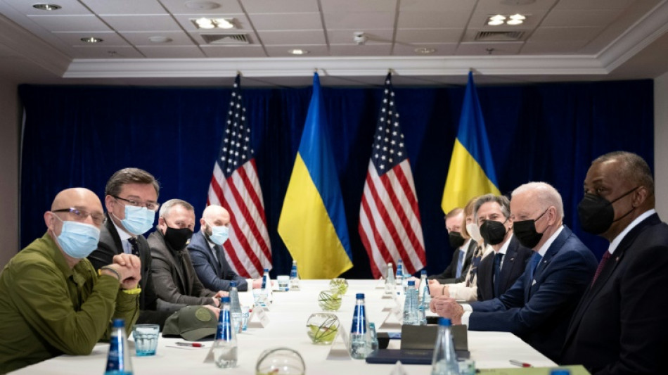 Biden in Polen mit Au&szlig;en- und Verteidigungsminister der Ukraine zusammengetroffen