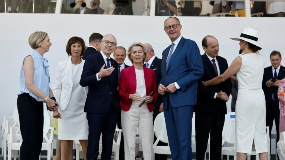 Merz bei gro&szlig;er Milit&auml;rparade zum Nationalfeiertag in Paris