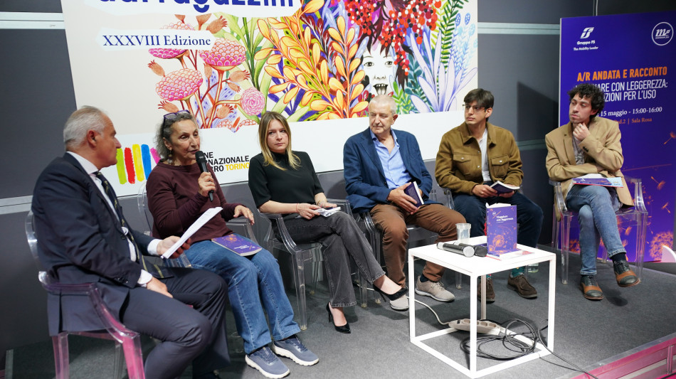 Al Salone del Libro 'Viaggiare con Leggerezza' con Ferrovie