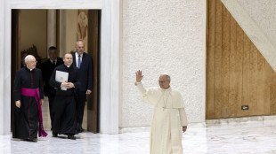 Il Papa a movimenti popolari, terra, casa e lavoro sacri