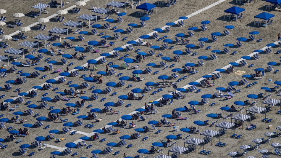 Codacons, boom truffe con l'Ia in vacanza, da 'case fantasma' a biglietti