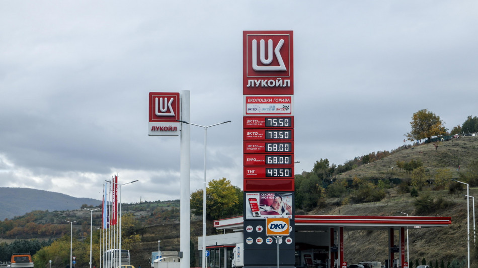 Bulgaria adotta legge per nazionalizzare raffineria Lukoil