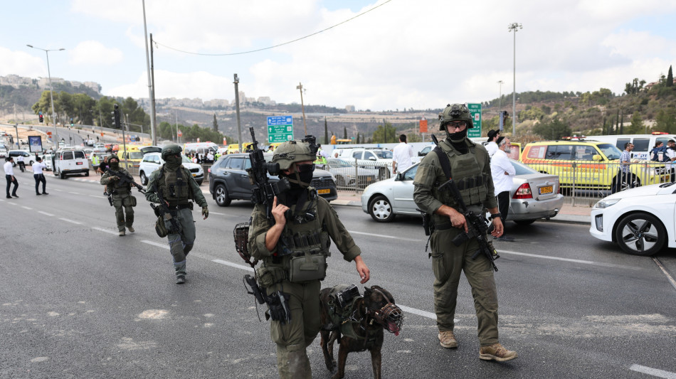 Hamas, 'benediciamo azione eroica a Gerusalemme'