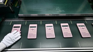 Des écoles aux boutiques, les calculettes à l'ancienne résistent à l'heure de l'IA