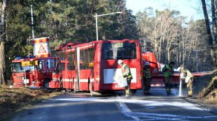 Bus si schianta contro una fermata a Stoccolma, 'diversi morti'