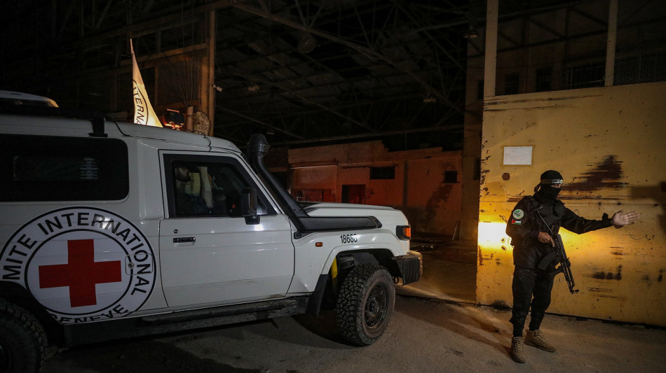 Hamas, rispettiamo accordo ma servono attrezzature