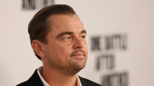 Warner vive vuelta triunfal en medio de rumores de compra