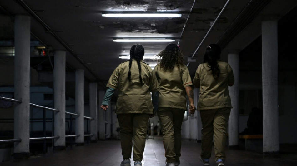 Colômbia liberta 99 mulheres presas por narcotráfico