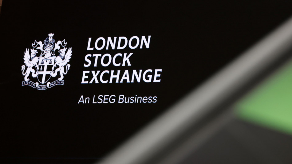 Borsa: l'Europa chiude in ribasso, Parigi -0,41, Londra -0,39%