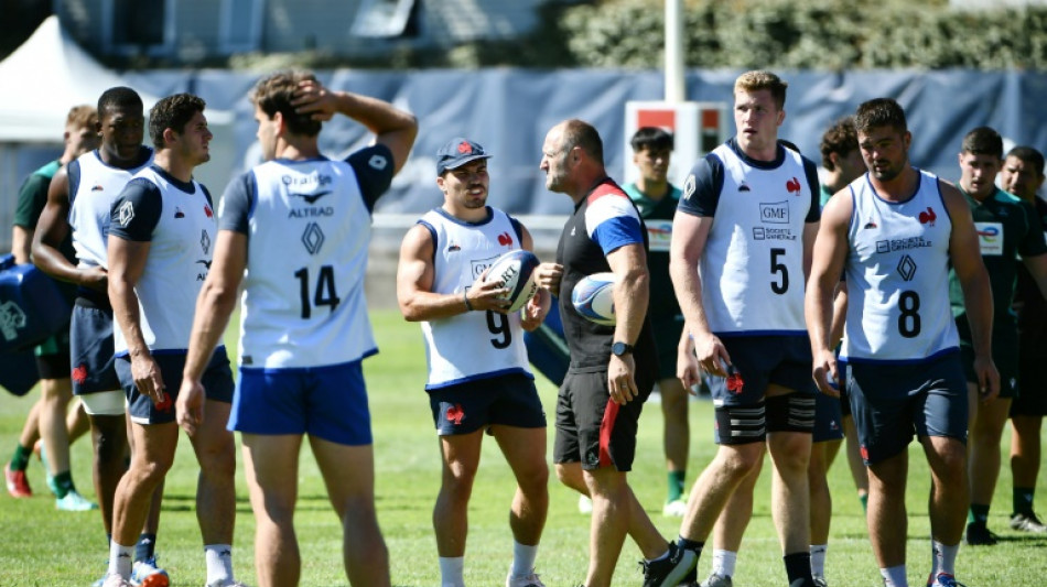 XV de France: les Bleus en version Camping Paradis &agrave; Capbreton