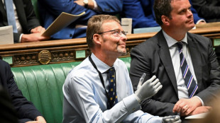 Diputado brit&aacute;nico volvi&oacute; al Parlamento tras amputaci&oacute;n de cuatro extremidades