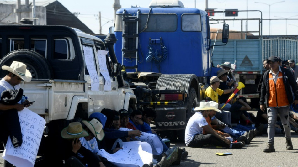Bolivia enfrenta bloqueos por escasez de d&oacute;lares que el gobierno niega