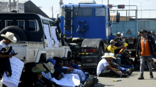 Bolivia enfrenta bloqueos por escasez de d&oacute;lares que el gobierno niega