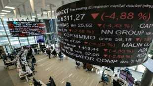 La Bourse de Paris termine en l&eacute;g&egrave;re baisse apr&egrave;s des indicateurs sans &eacute;clat