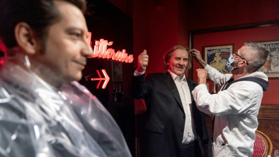 Museu de Cera de Paris remove est&aacute;tua de ator franc&ecirc;s G&eacute;rard Depardieu