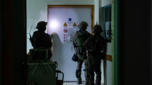 Corte de comunicaciones en Gaza, donde Israel contin&uacute;a registro de hospital
