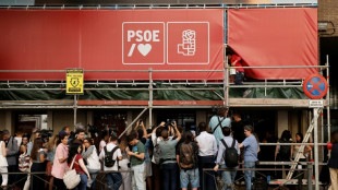 La Guardia Civil recaba documentos en la sede socialista en Madrid por una investigaci&oacute;n contra una exmilitante