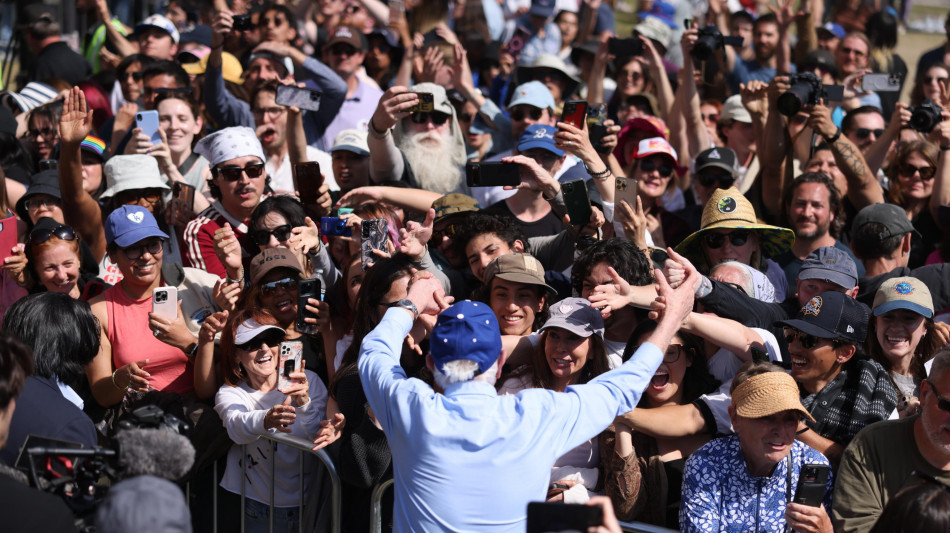 Bernie Sanders entusiasma la folla a Coachella