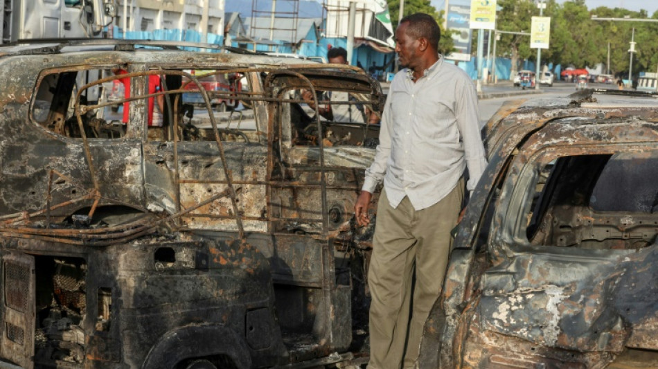 Nueve personas mueren en una explosi&oacute;n en un caf&eacute; en la capital de Somalia