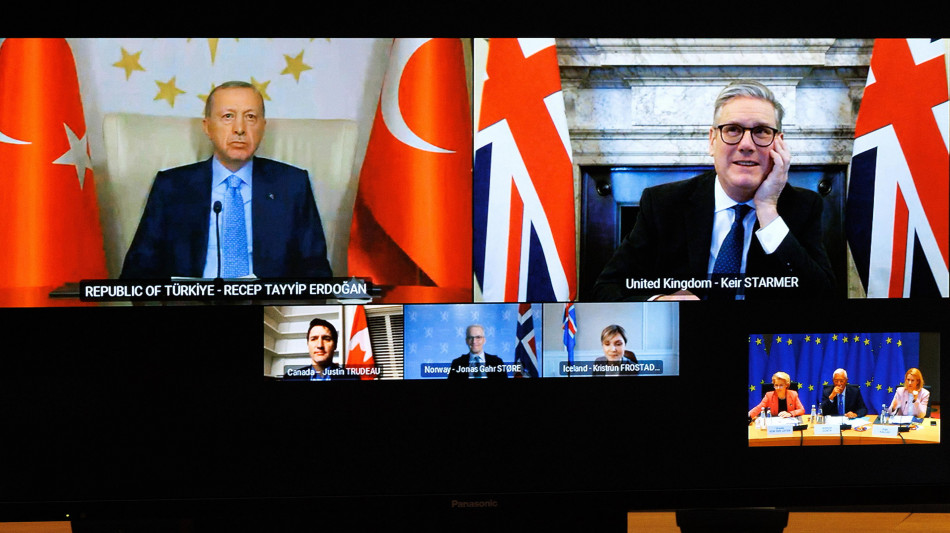 Erdogan, 'riavviare i negoziati con l'Ue, includerci nel riarmo'